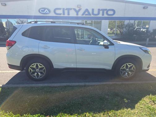 2023 Subaru Forester Premium