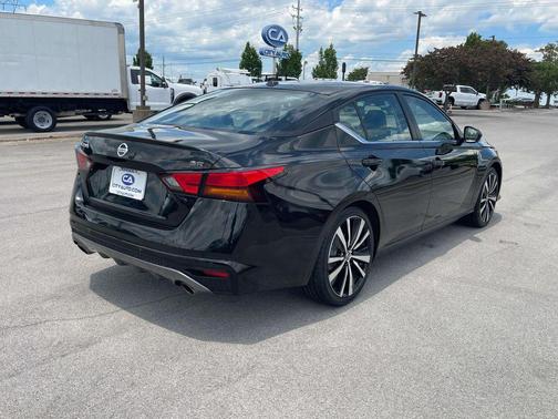 Super Black 2022 Nissan Altima SR FWD
