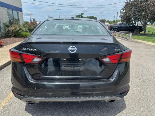 Super Black 2022 Nissan Altima SR FWD