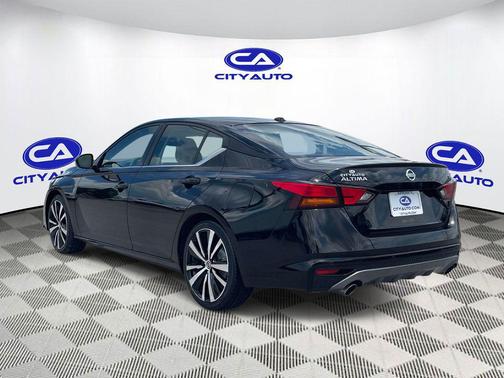 Super Black 2022 Nissan Altima SR FWD