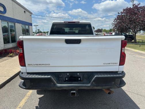 Summit White 2024 Chevrolet Silverado 2500 Custom