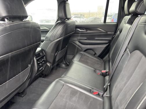 Baltic Gray Metallic Clearcoat 2024 Jeep Grand Cherokee Altitude