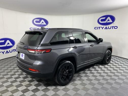 Baltic Gray Metallic Clearcoat 2024 Jeep Grand Cherokee Altitude