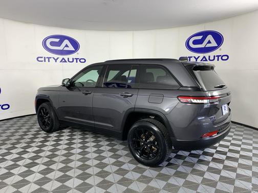 Baltic Gray Metallic Clearcoat 2024 Jeep Grand Cherokee Altitude