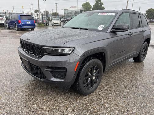 Baltic Gray Metallic Clearcoat 2024 Jeep Grand Cherokee Altitude