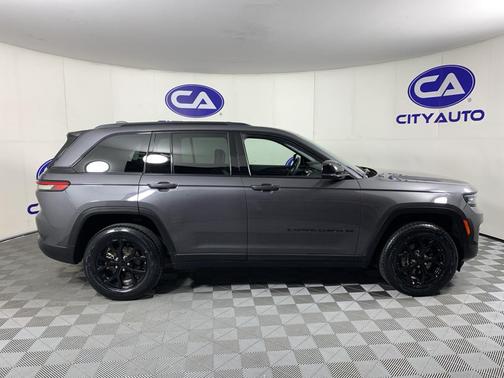 Baltic Gray Metallic Clearcoat 2024 Jeep Grand Cherokee Altitude