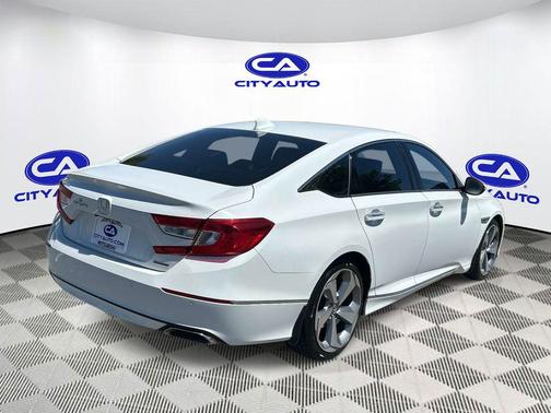 Platinum White Pearl 2018 Honda Accord Touring
