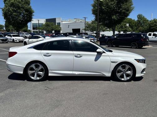 Platinum White Pearl 2018 Honda Accord Touring