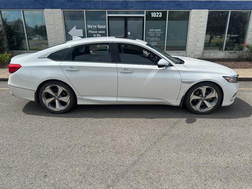 Platinum White Pearl 2018 Honda Accord Touring