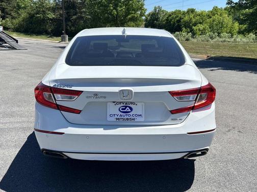 Platinum White Pearl 2018 Honda Accord Touring