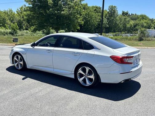 Platinum White Pearl 2018 Honda Accord Touring