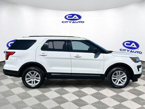 Oxford White 2019 Ford Explorer XLT