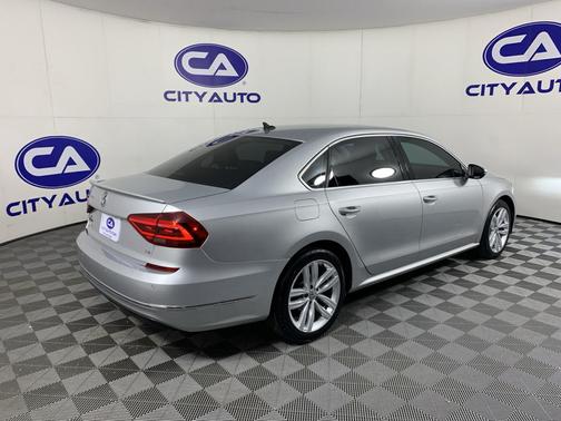 Reflex Silver Metallic 2018 Volkswagen Passat 2.0T SE