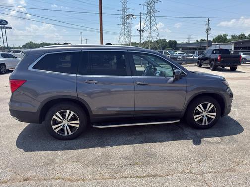 Modern Steel Metallic 2017 Honda Pilot EX-L