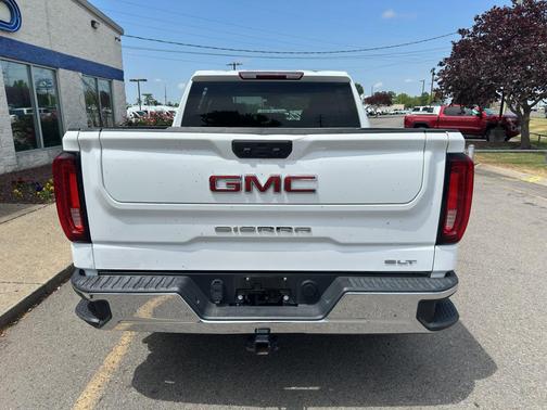 Summit White 2024 GMC Sierra 1500 SLT