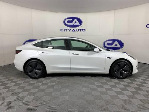 Pearl White Multi-Coat 2019 Tesla Model 3 Long Range