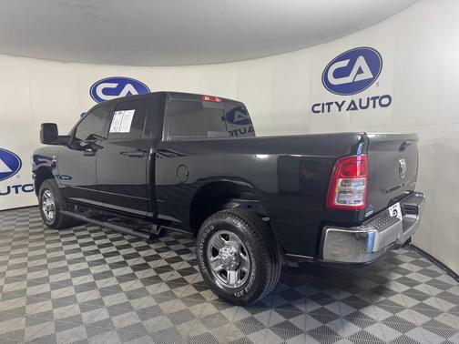 2024 RAM 2500 Tradesman Crew Cab 4x4 6'4' Box