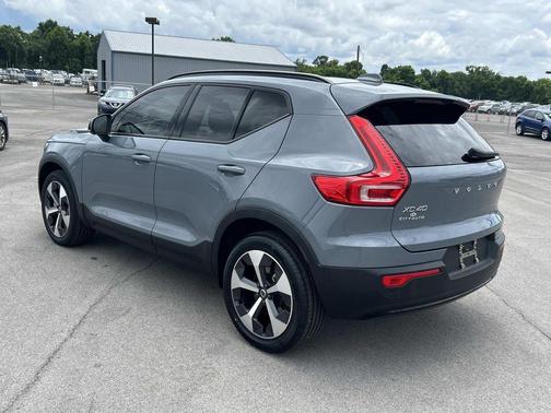 Fjord Blue Metallic 2023 Volvo XC40 B4 Ultimate Dark Theme