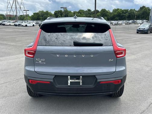 Fjord Blue Metallic 2023 Volvo XC40 B4 Ultimate Dark Theme