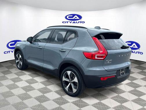 Fjord Blue Metallic 2023 Volvo XC40 B4 Ultimate Dark Theme