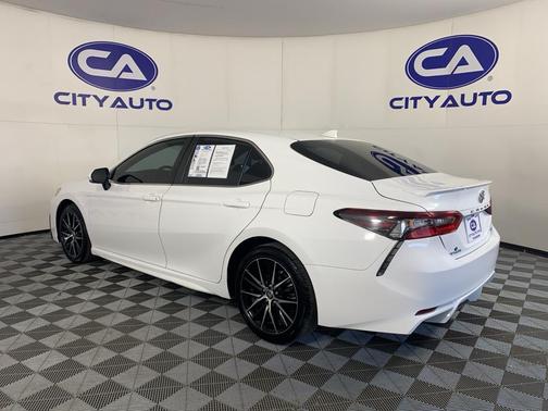 2022 Toyota Camry SE