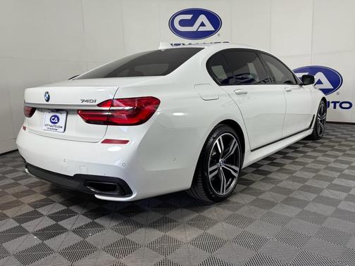 2016 BMW 740 740i