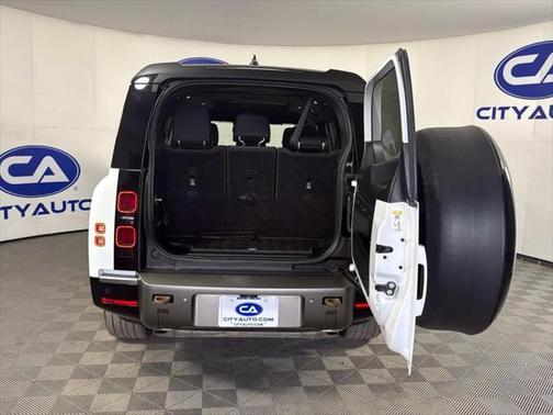 2023 Land Rover Defender 130 X-Dynamic SE