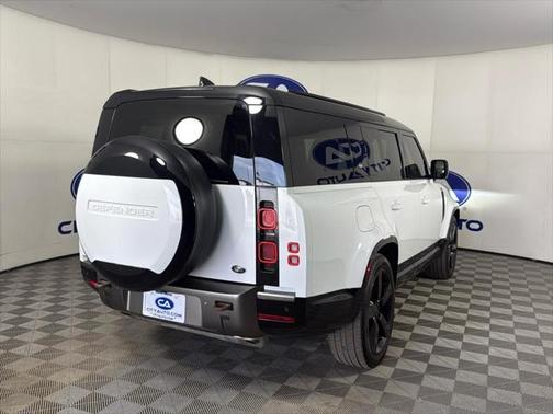 2023 Land Rover Defender 130 X-Dynamic SE