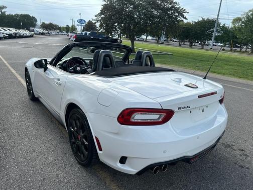Brillante White 2019 FIAT 124 Spider Base