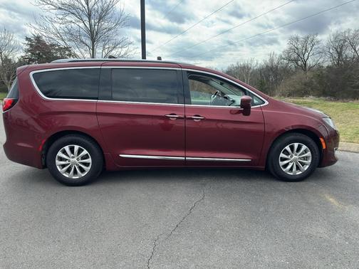2018 Chrysler Pacifica Touring-L