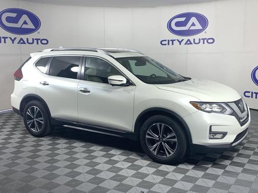 Pearl White 2018 Nissan Rogue SL