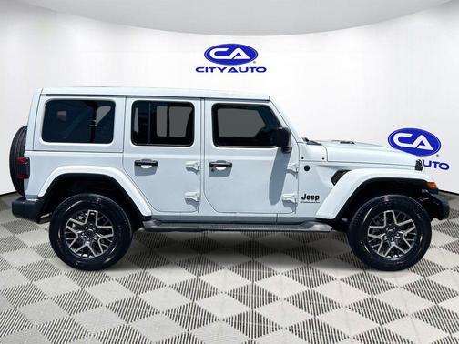 Bright White Clearcoat 2025 Jeep Wrangler 4-Door Sahara 4x4