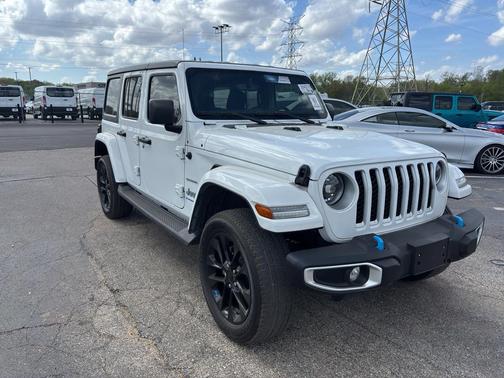 Bright White Clearcoat 2023 Jeep Wrangler 4xe Sahara