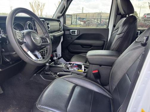 Bright White Clearcoat 2023 Jeep Wrangler 4xe Sahara