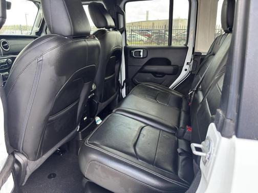 Bright White Clearcoat 2023 Jeep Wrangler 4xe Sahara