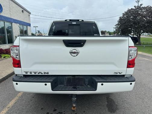 Glacier White 2017 Nissan Titan SV