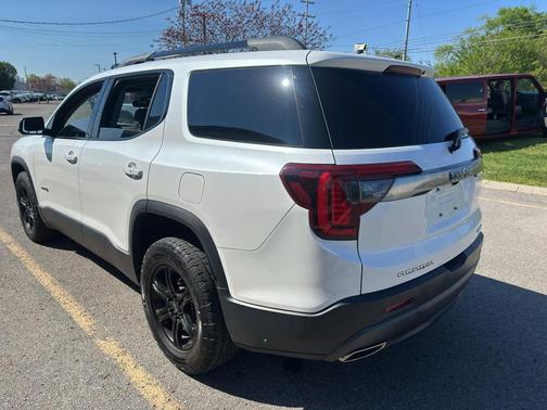White Frost Tricoat 2022 GMC Acadia AWD AT4
