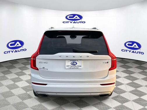 2021 Volvo XC90 T5 Momentum
