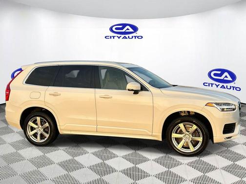 2021 Volvo XC90 T5 Momentum