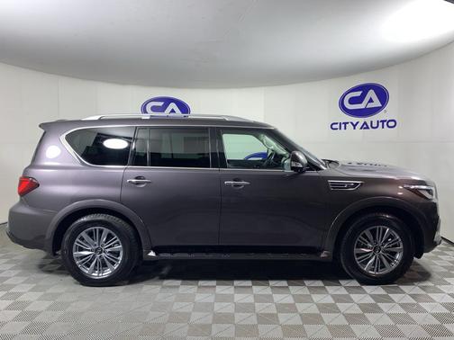 2023 INFINITI QX80 Luxe
