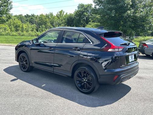 Labrador Black Pearl 2024 Mitsubishi Eclipse Cross LE