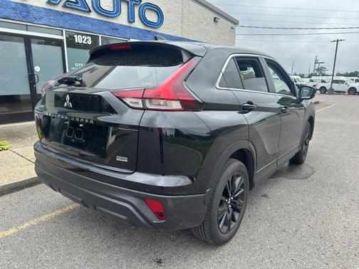 Labrador Black Pearl 2024 Mitsubishi Eclipse Cross LE