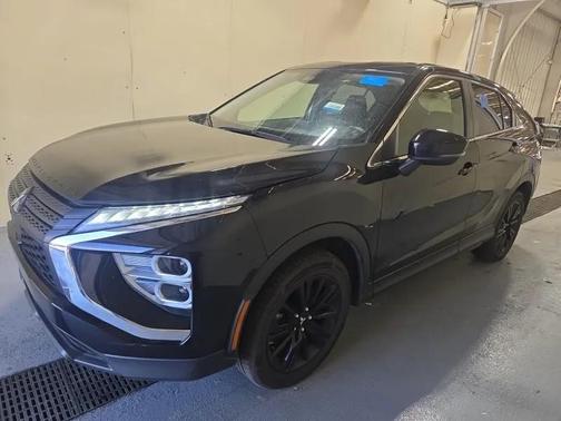 Labrador Black Pearl 2024 Mitsubishi Eclipse Cross LE