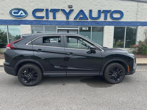 Labrador Black Pearl 2024 Mitsubishi Eclipse Cross LE