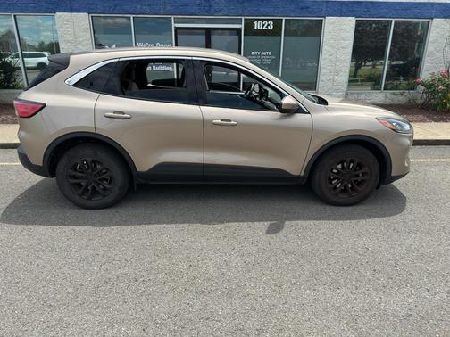 Desert Gold Metallic 2021 Ford Escape SE