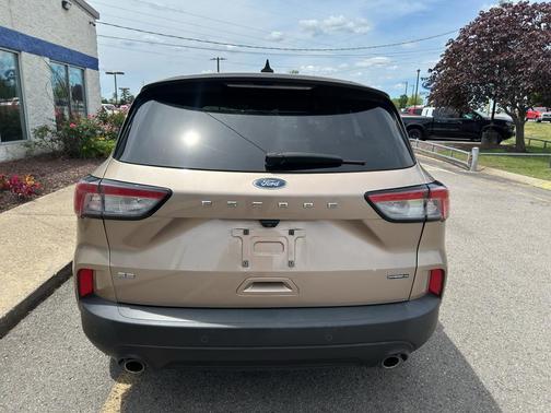 Desert Gold Metallic 2021 Ford Escape SE