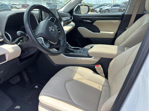 Wind Chill Pearl 2024 Toyota Highlander XLE