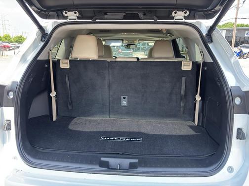 Wind Chill Pearl 2024 Toyota Highlander XLE