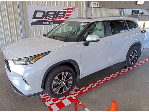 Wind Chill Pearl 2024 Toyota Highlander XLE