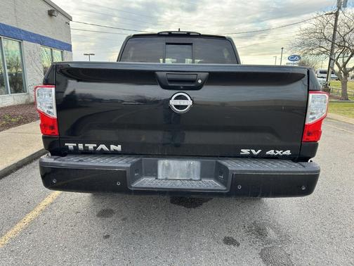 2023 Nissan Titan SV